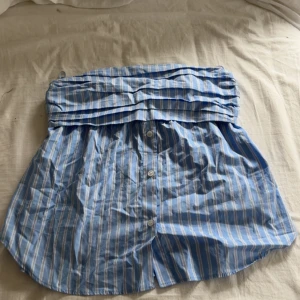 bandeau topp  - Säljer jätte fin bandeau topp pågrund av fel storlek. Nyskick