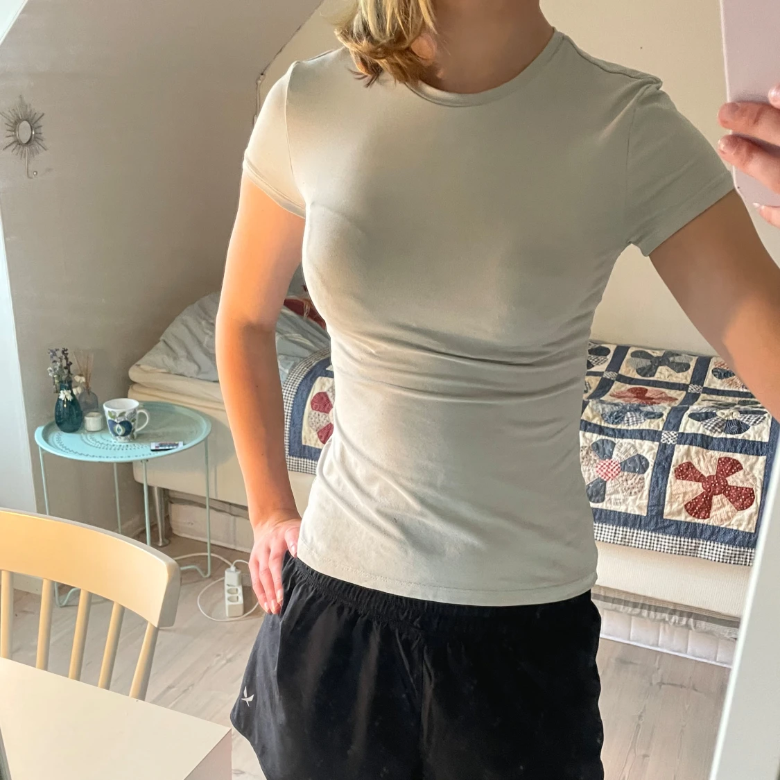 Vit figursydd t-shirt från H&M