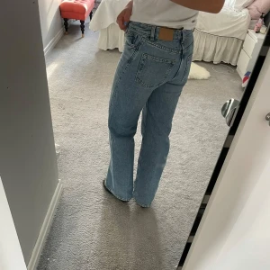 Raka jeans  - Raka ljusblå jeans, storlek Xs💝