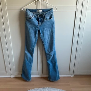 Blå bootcut jeans - Super snygga jeans från Zara🩵🩵🥹