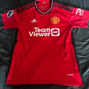 Garnacho tröja - En riktigt fin Garnacho tröja  Säljer till rabatterat pga han har bytt nummer men snyggare med gammal numret Pris kan diskuteras