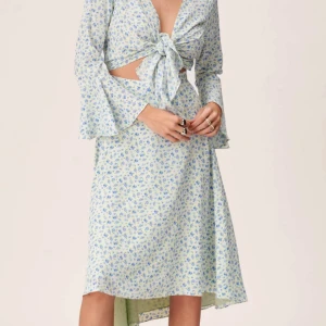 Klänning från Adoore - Adoore klänning i modellen Riviera. Aldrig använd och alla lappar är kvar! Strl 38  Säljer för 895kr (nypris 1495kr)