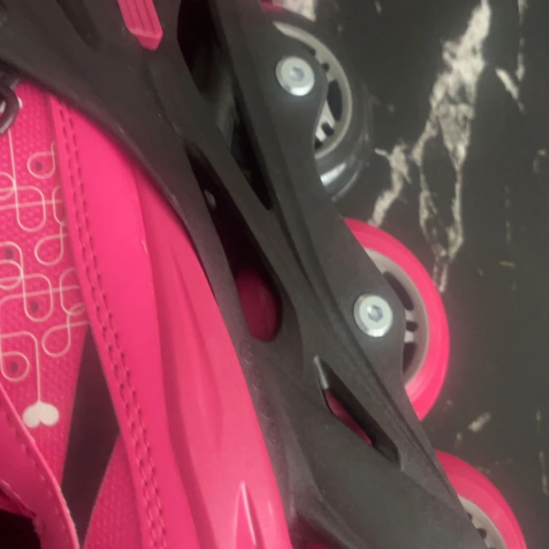 Rosa inlines med hjärtan och snörning - 1