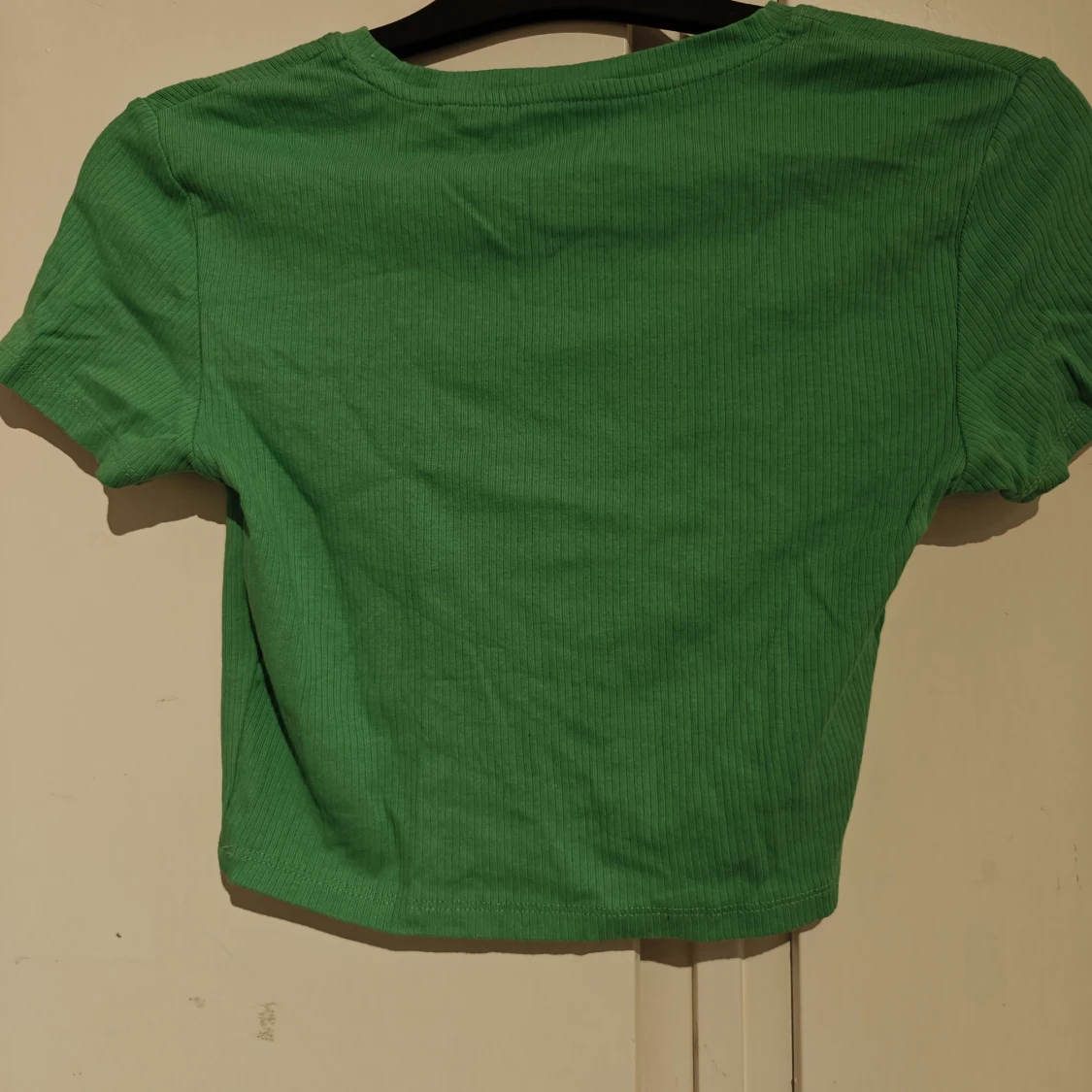 Grön croppad topp från FSBN Sister New Yorker  - 1