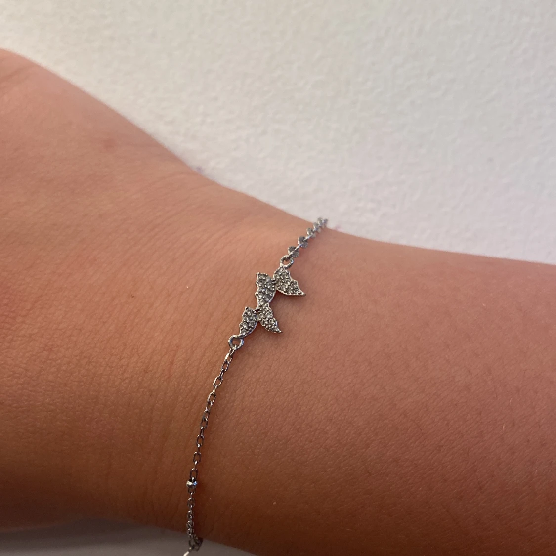 Glittrigt silver armband från Vinstella