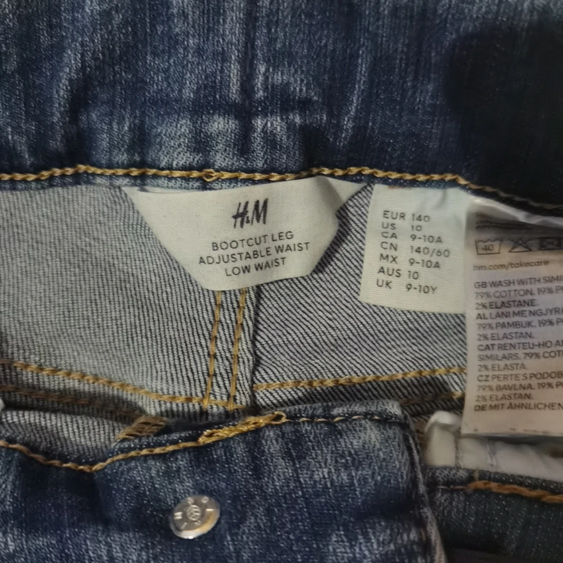Blå lowaist bootcut jeans från H&M, stl 140 - 2