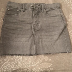 Grå jeanskjol - Grå jeanskjol i storlek s