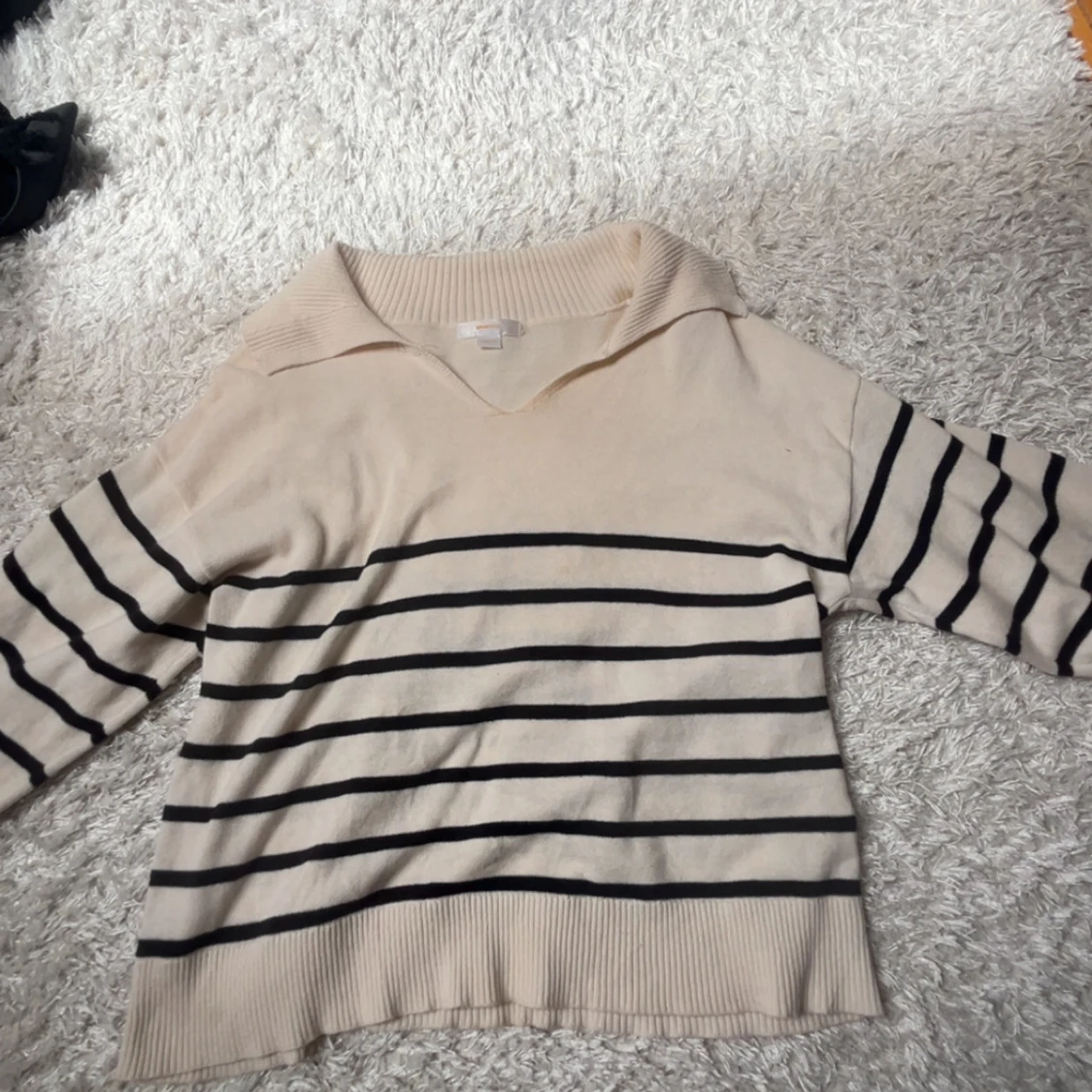 Randig stickad tröja - 1