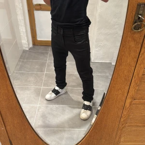 Replay jeans  - Ett par snygga jeans från Replay i storlek W30 L32 i modellen Anbbas 