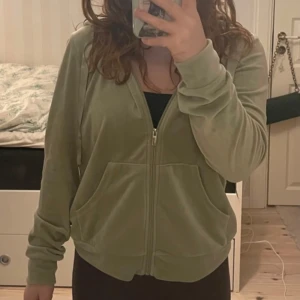 Mysig tröja - Zip-hoodie från Bikbok🫶🏻