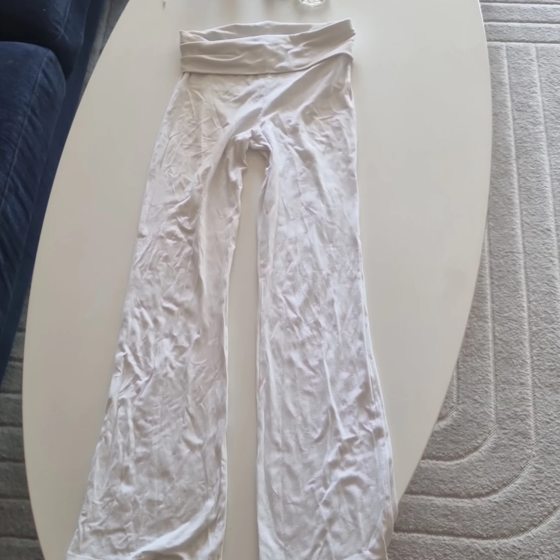 Vita vida mjukisbyxor Gina Tricot