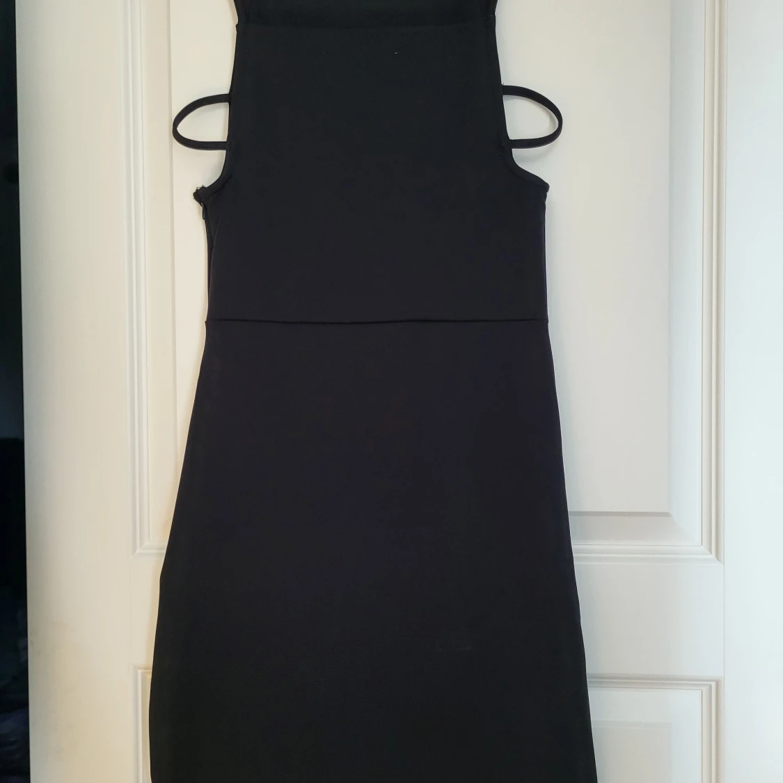 Svart kort klänning från NLY Trend - 1