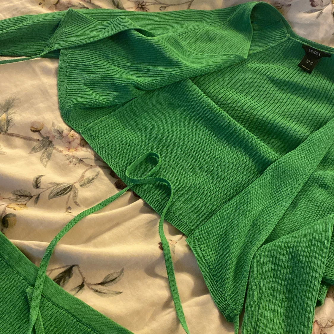 Grön ribbad långkjol från Lindex - 2