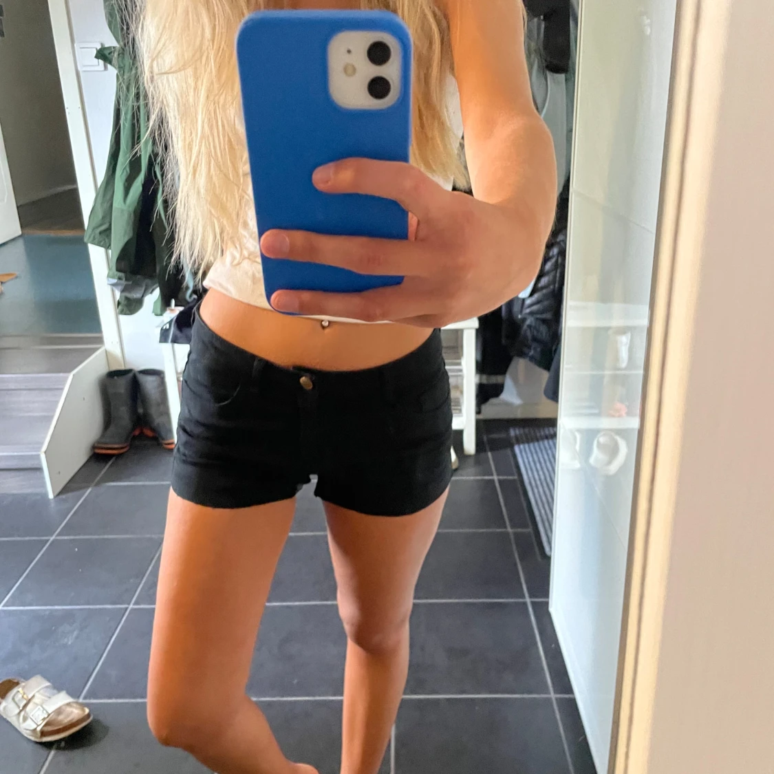 Svarta lågmidjade shorts - 2
