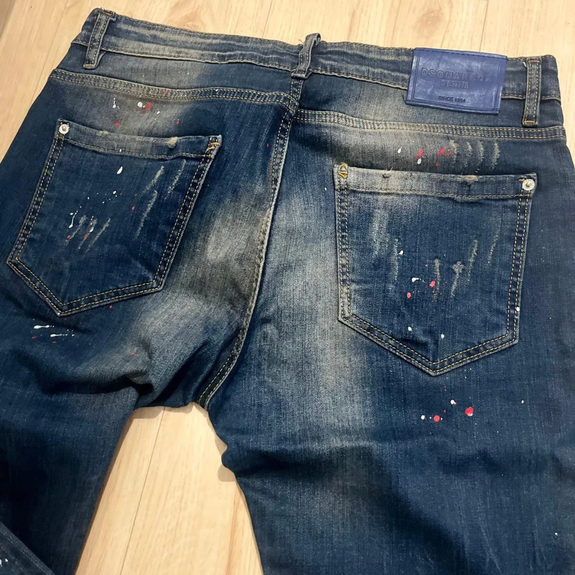 Dsquared2 jeans med patchar & färgstänk - 4
