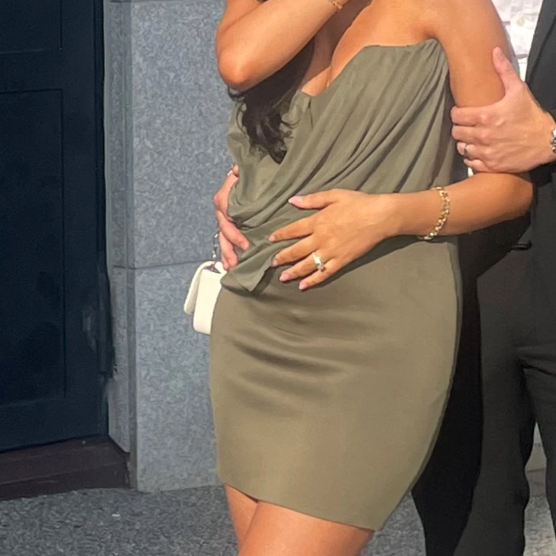 Olivgrön omlott kortklänning