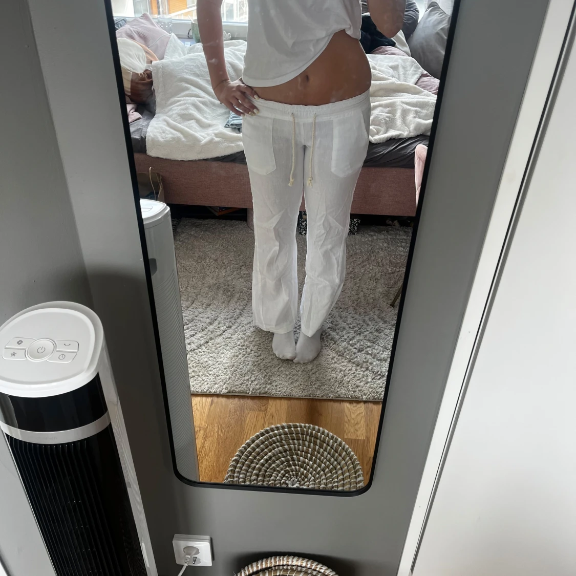 Vita linnebyxor med snörning