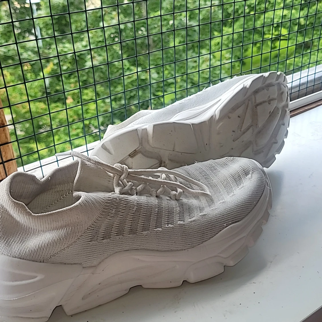 Vita chunky sneakers med stickad ovandel - 2