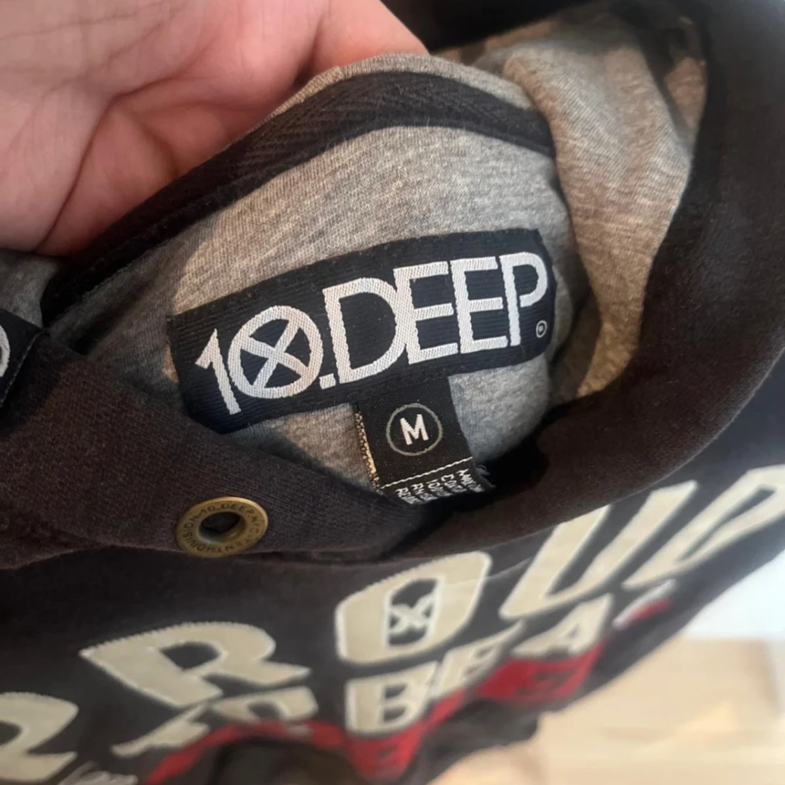 Svart hoodie från 10.Deep med tryck - 1