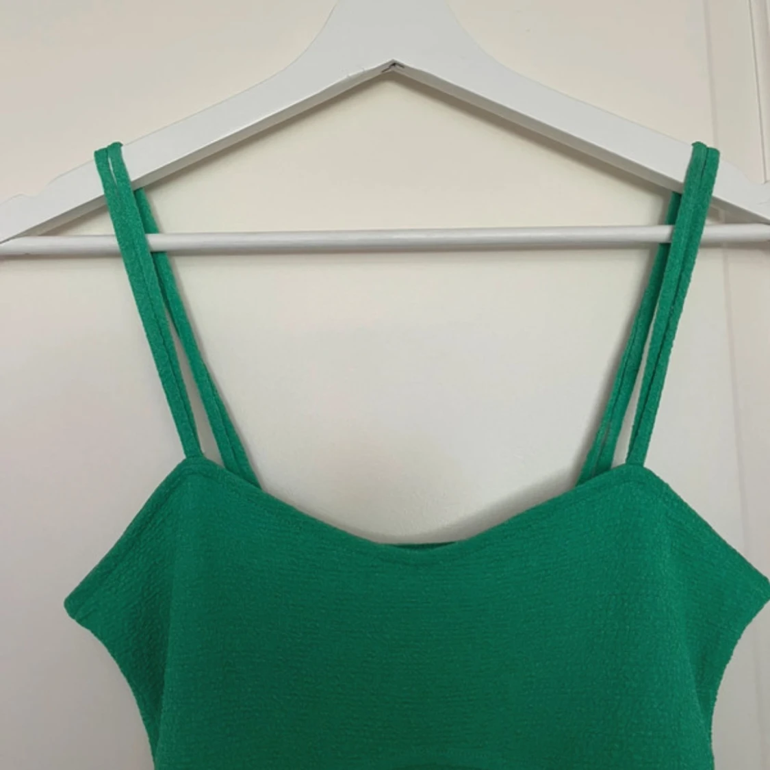 Grön kort klänning från H&M Divided - 3