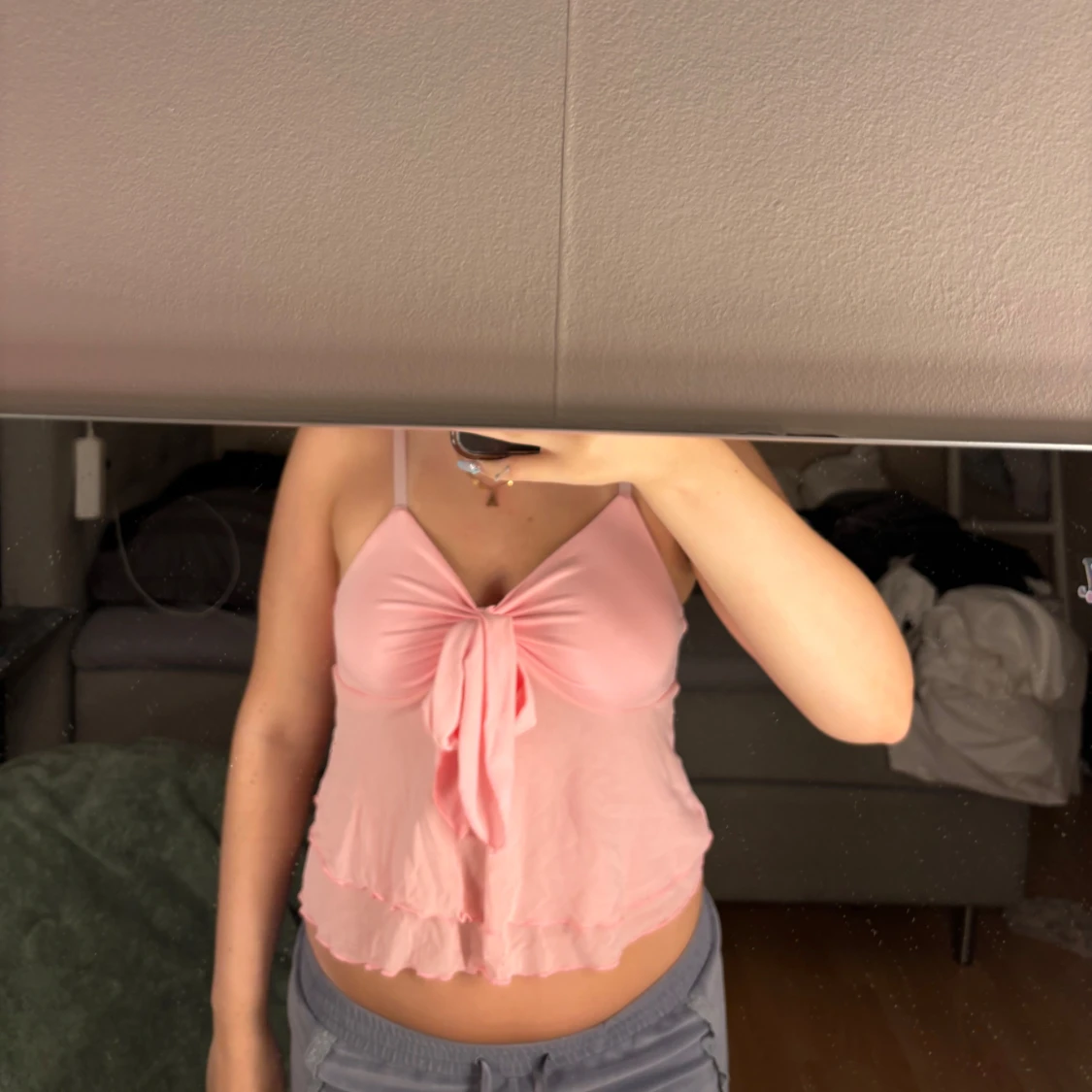 Svart och rosa linnetopp med rosett - 1