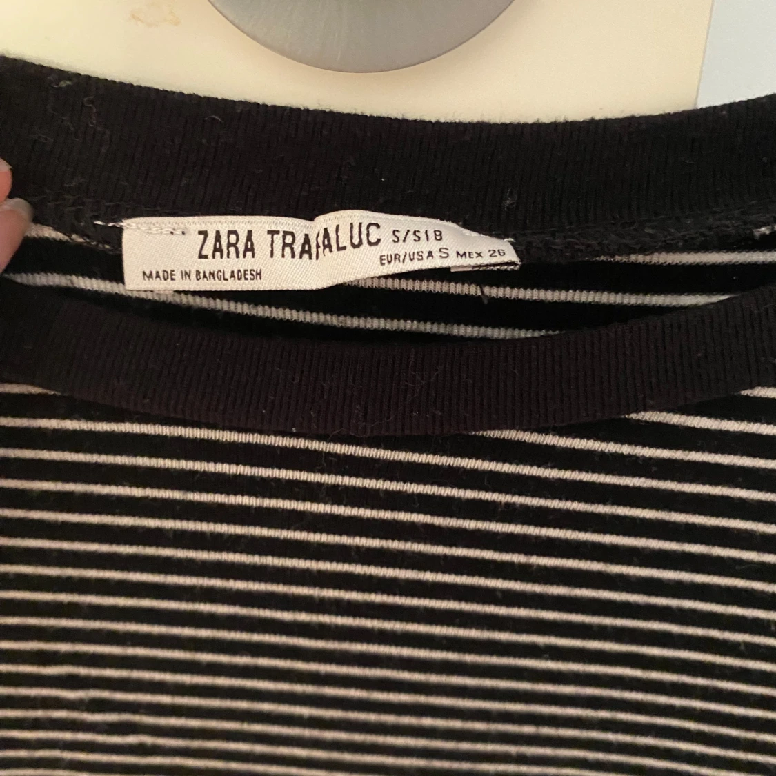 Svartvit randig croppad topp Zara - 1