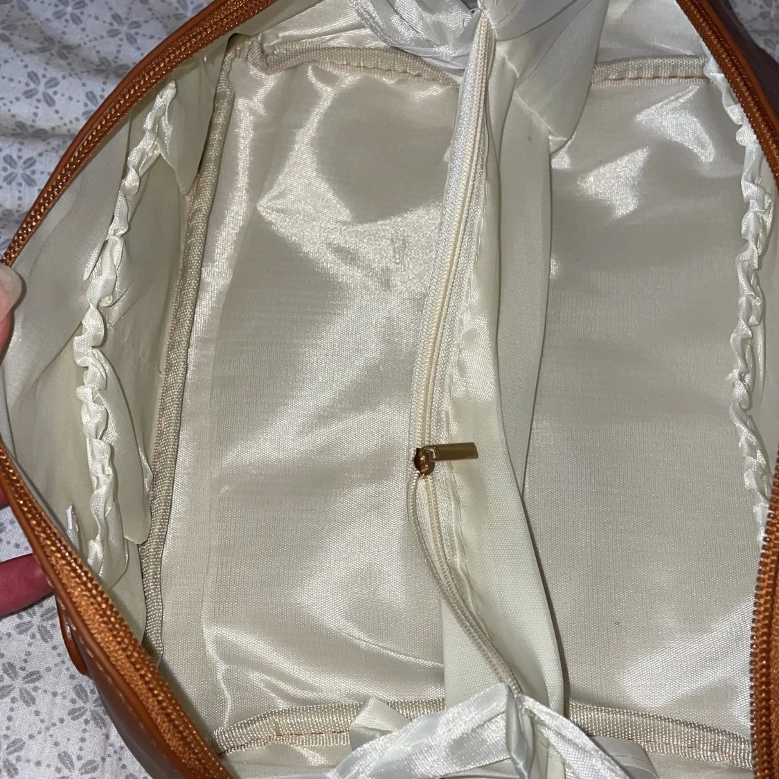 Brun necessär ifrån Rose of No Man's Land - 2