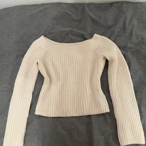 Off shoulder tröja - Storlek s, men passar också xs. I nyskick. Prisk går att diskutera!