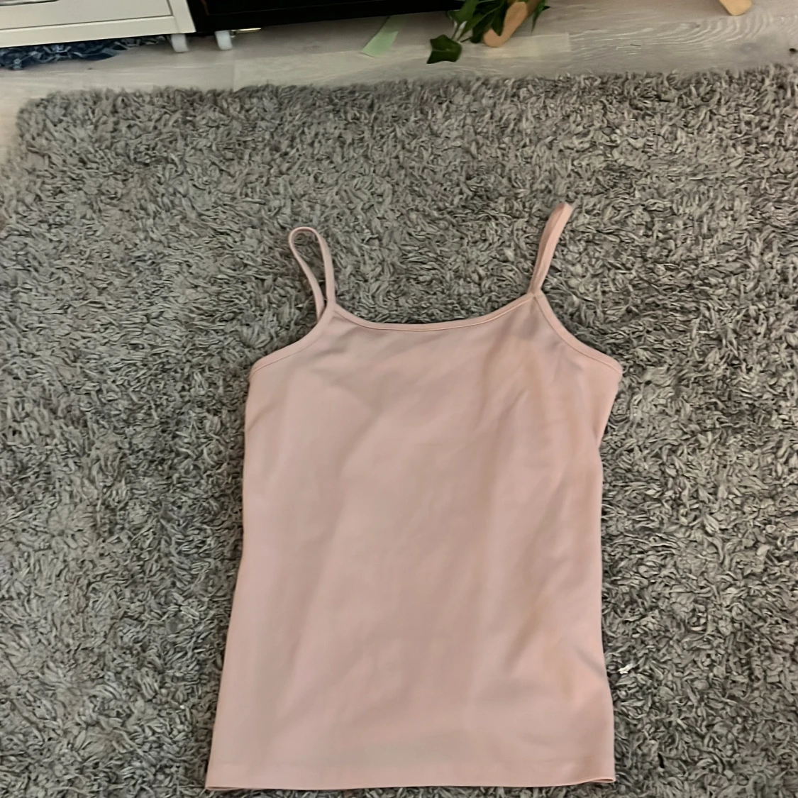 Ljusrosa linnetopp med smala axelband