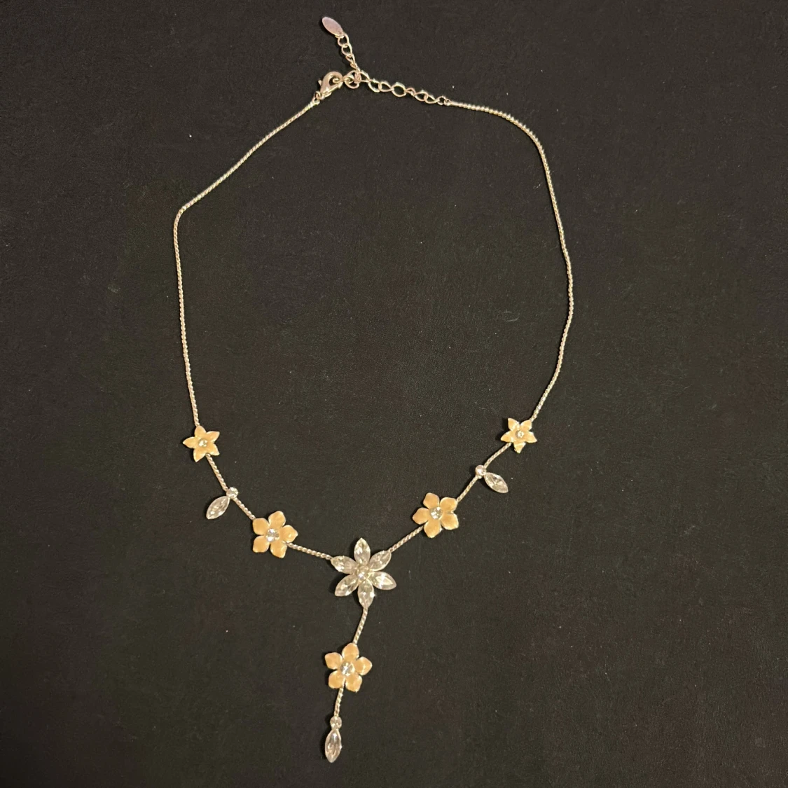 Blommigt halsband i guld och silver - 1