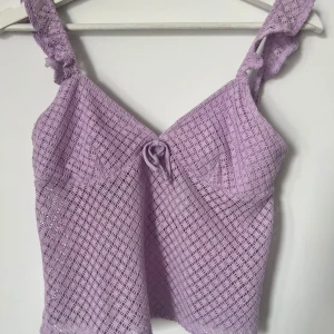 Sommartopp - Gullig sommartopp med knytning i ryggen