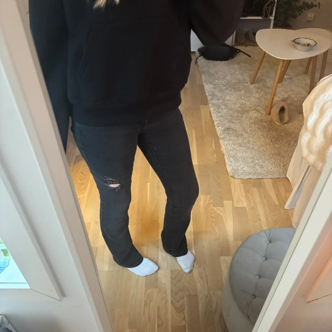 Svarta lågmidjade bootcut jeans med slitning - 2