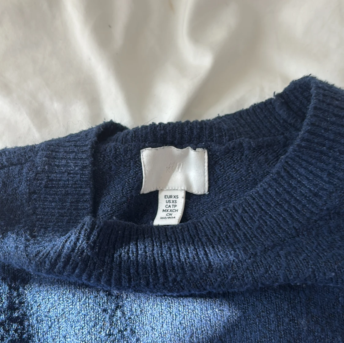 Mörkblå stickad tröja från H&M - 1