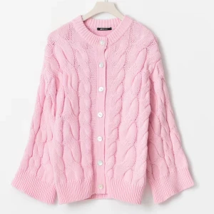 Stickad kofta från Gina tricot - Säljer denna stickade tröja från Gina som är slutsåld, endast använd en gång! Säljer då jag köpt en annan färg istället. 