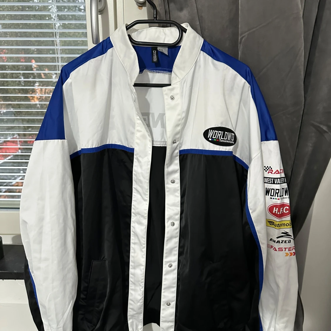 Racinginspirerad vindjacka H&M Divided XS