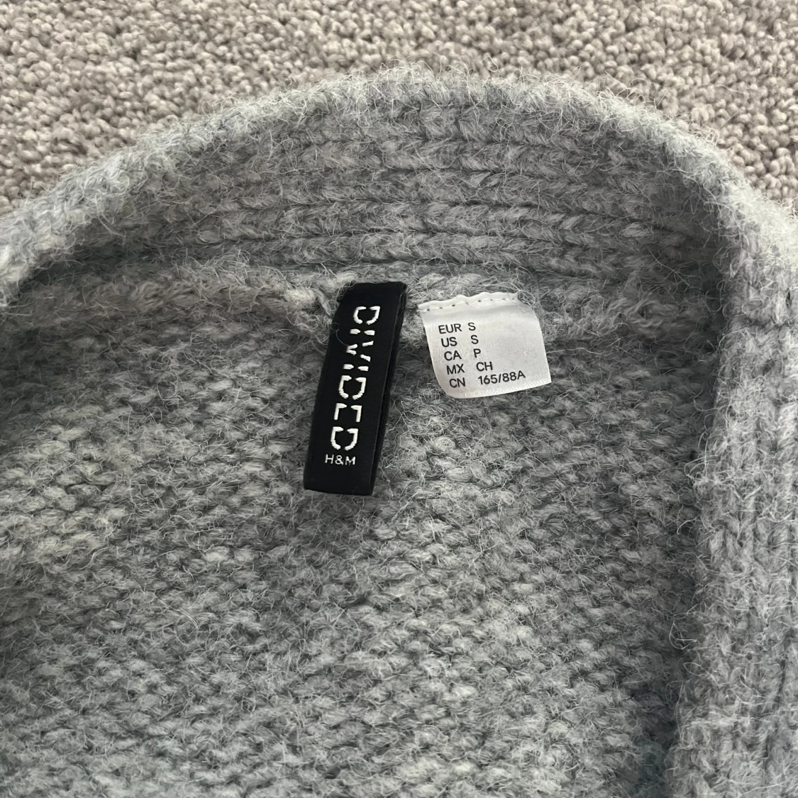 Grå stickad kofta från H&M Divided - 2