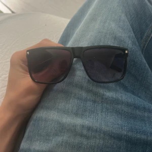 Reyband liknande - Säljer dessa schyssta glajor dom ser exakt ut som reyband fast utan texten reyband priset är inte satt i sten går att ändra på!