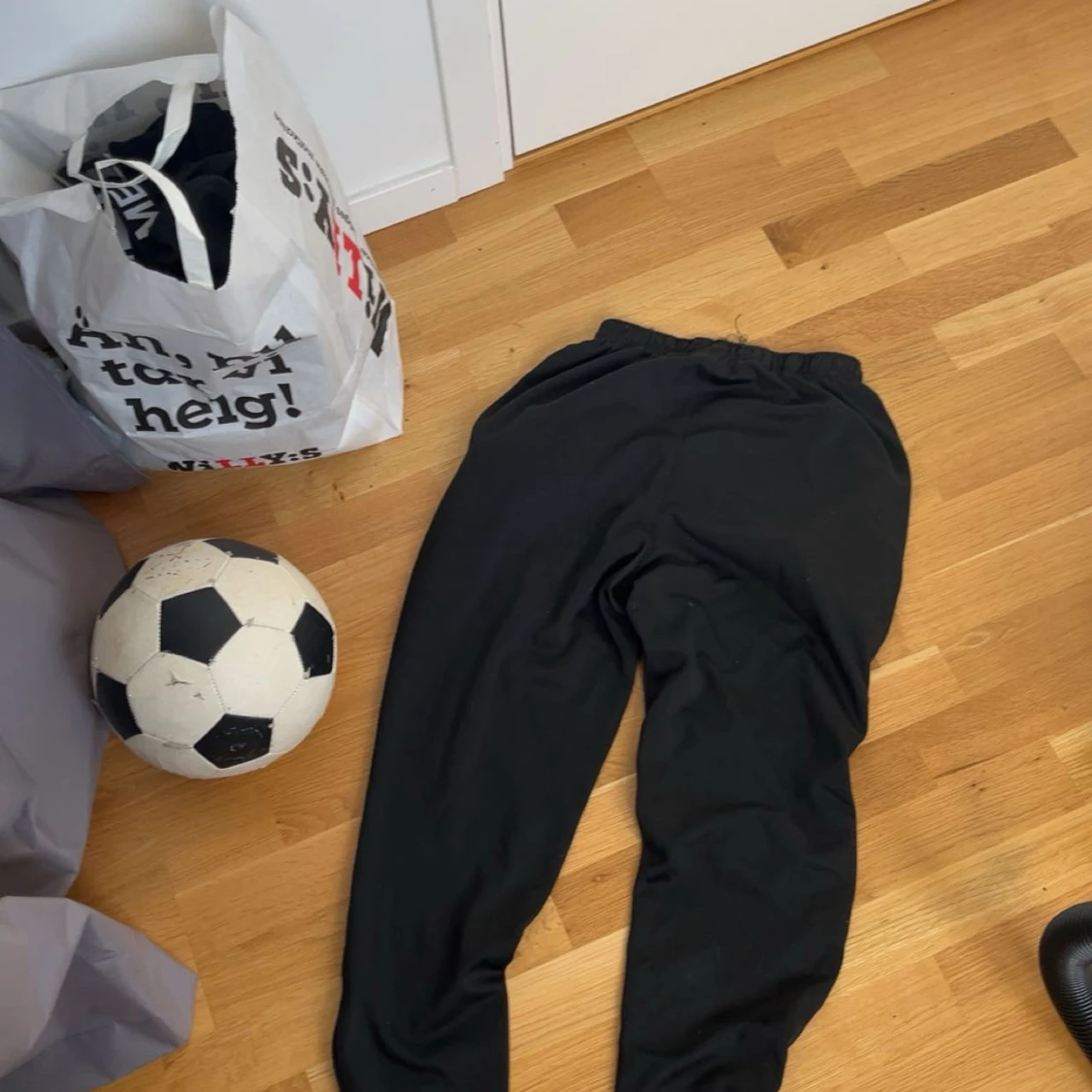 Svarta PSG träningsbyxor med rosa detaljer - 2