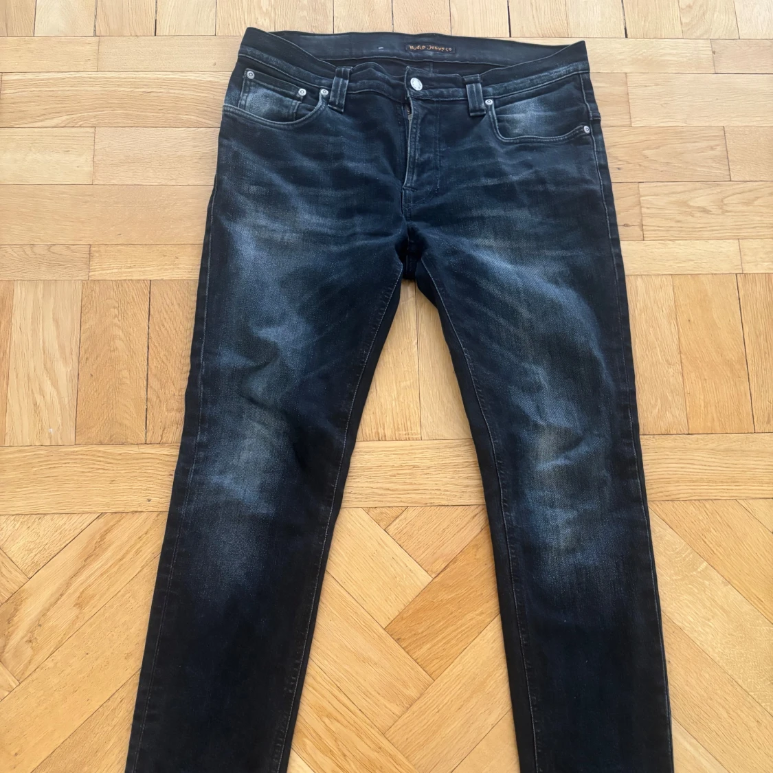 Svarta nudie jeans  - 1