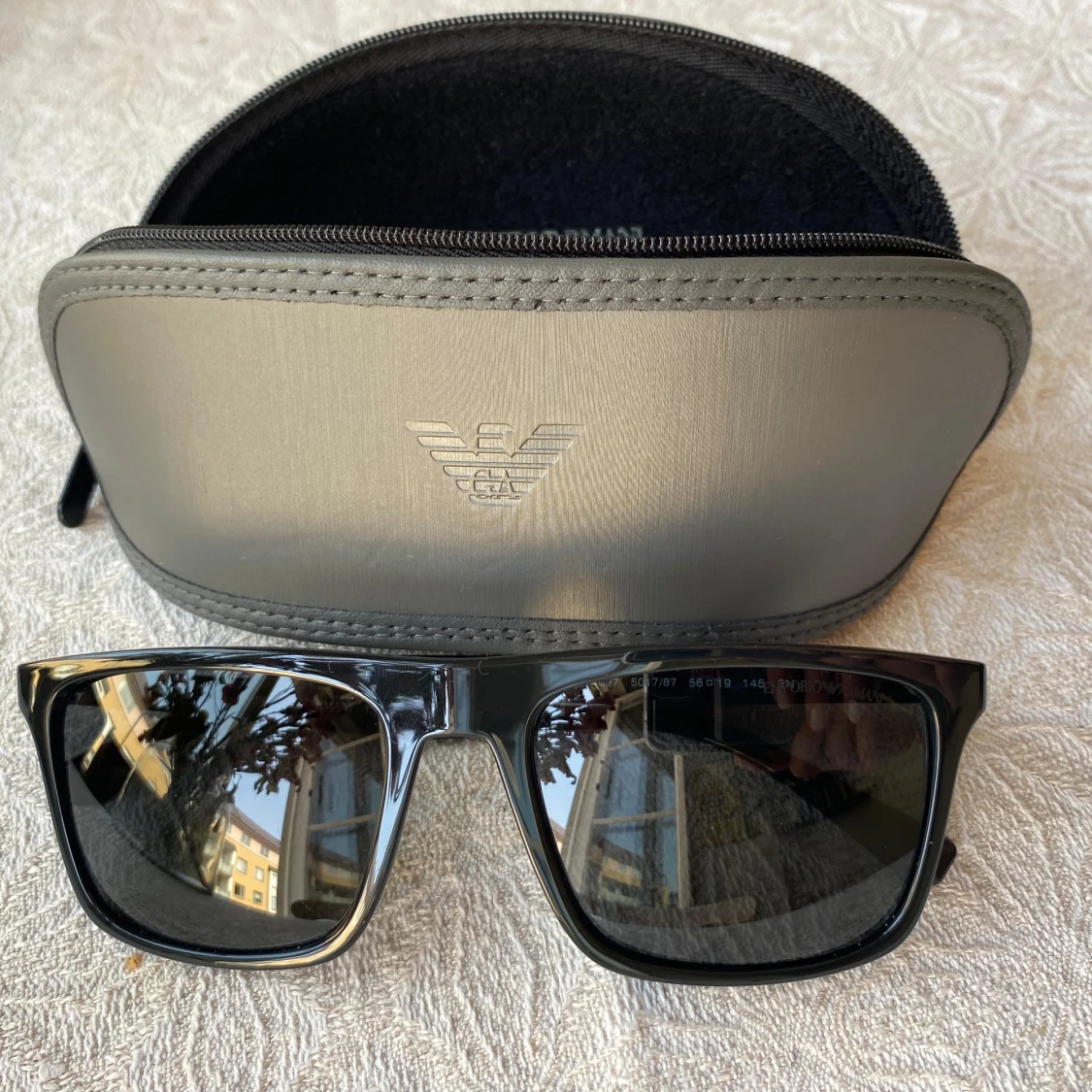 Svarta solglasögon Emporio Armani