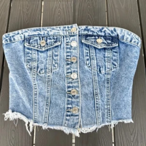 Jeans topp - Jeans topp i storlek Xs, knappt använd.