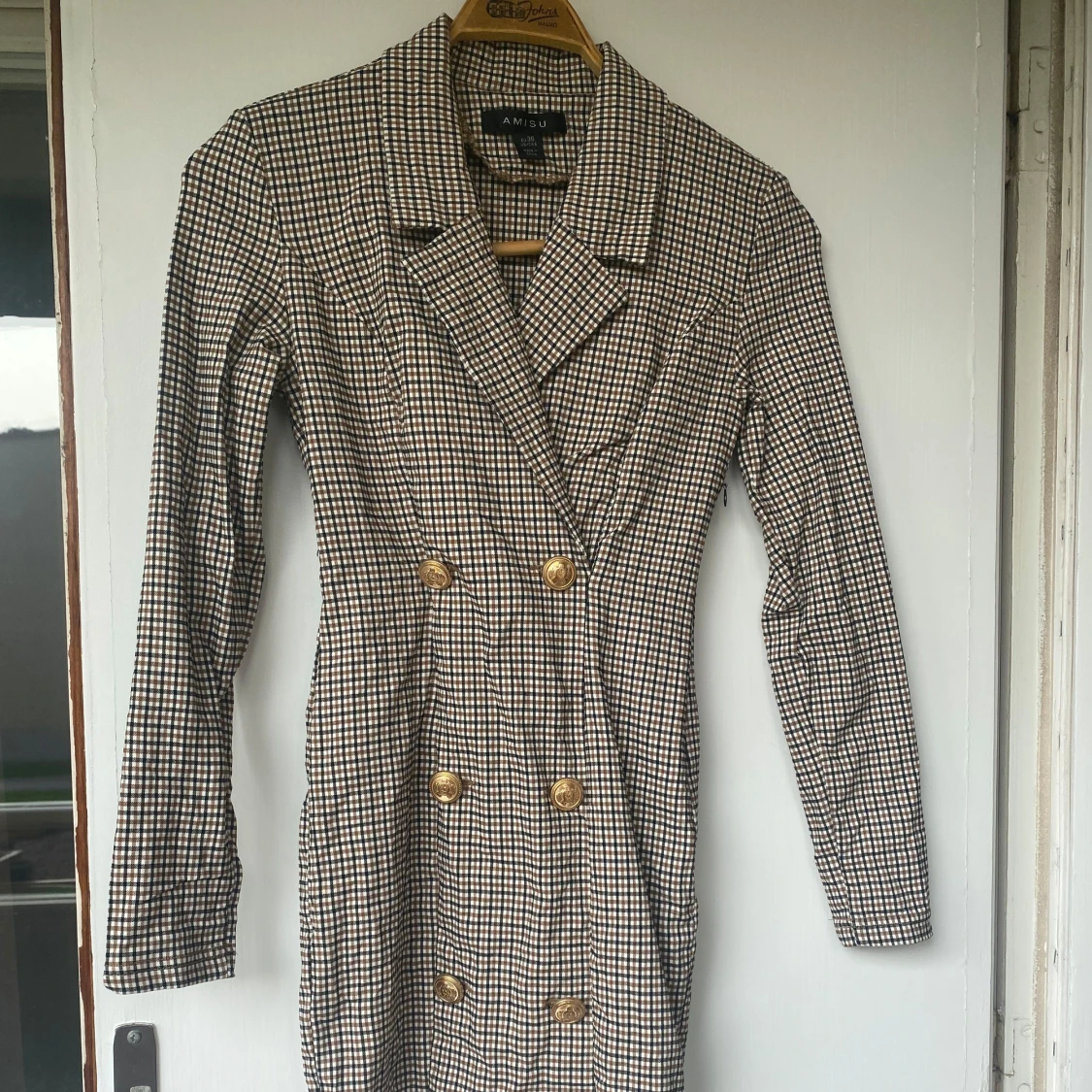 Rutigt kavajklänning från Amisu