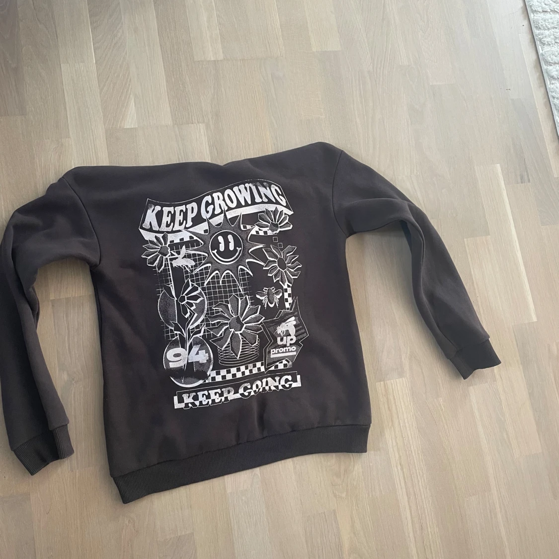 Brun hoodie från YOURTURN med tryck - 1