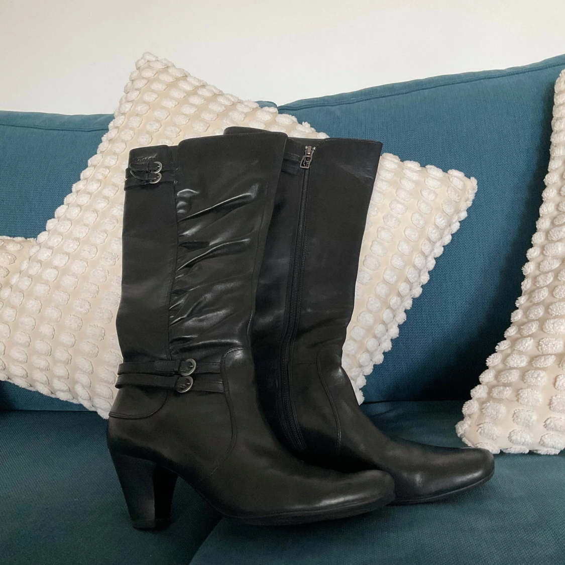 Svarta stövlar med klack och spänne - 2