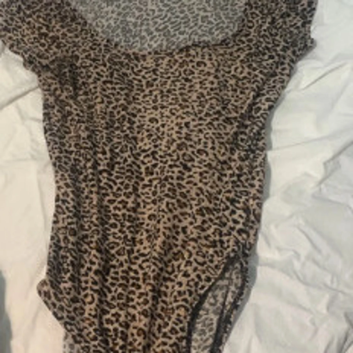 Leopardmönstrad mesh bodytopp från shien  - 1