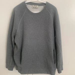 Acne studios tröja  - Tröja från acne med en ficka på magen i bra skick