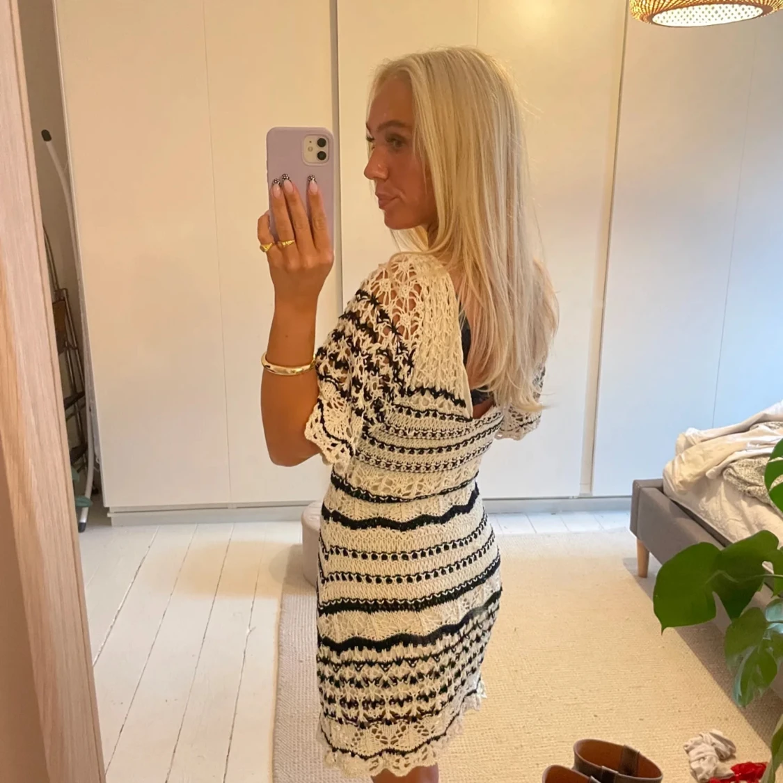 Vit och svart stickad kortklänning - 1