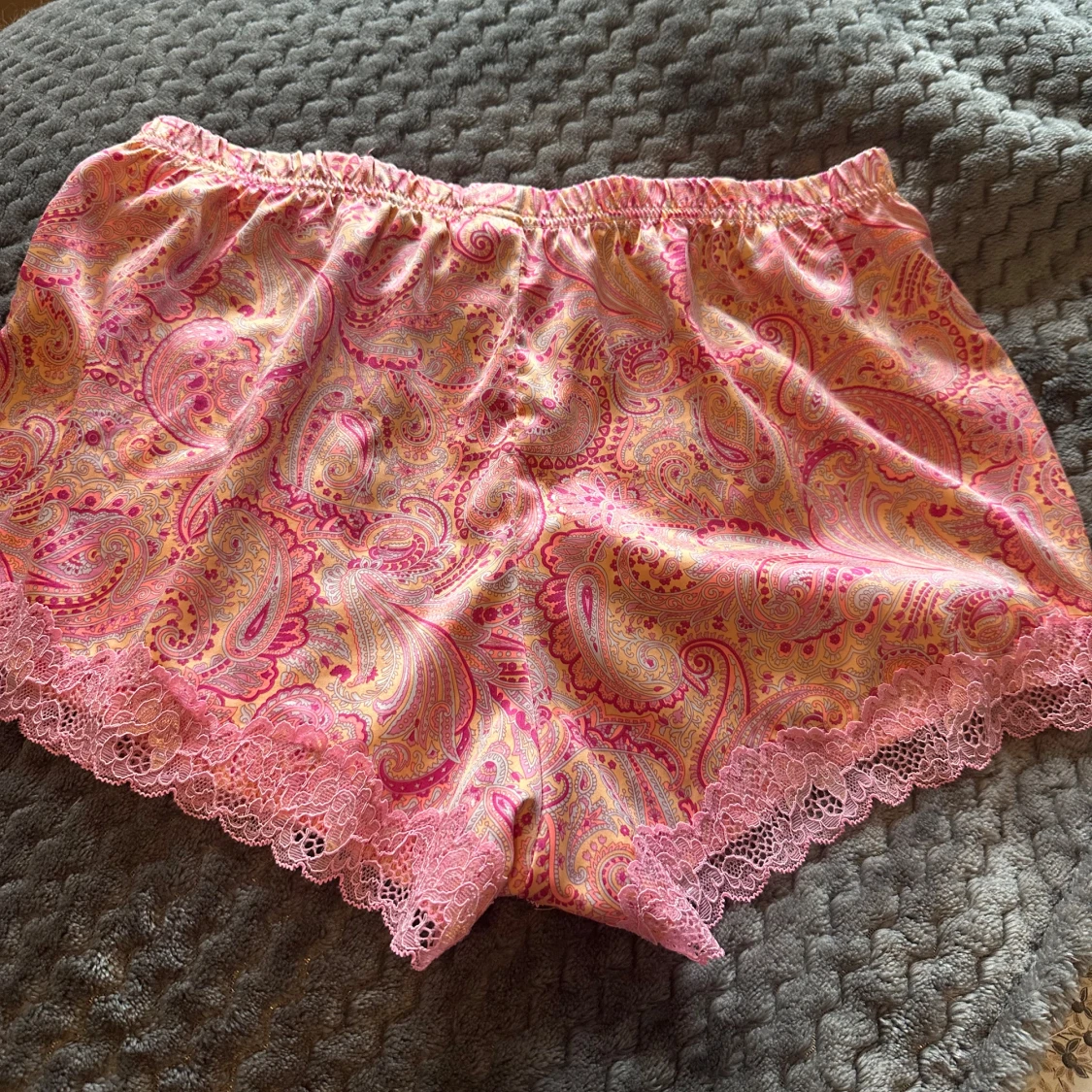 Rosa pyjamasshorts med spets - 2
