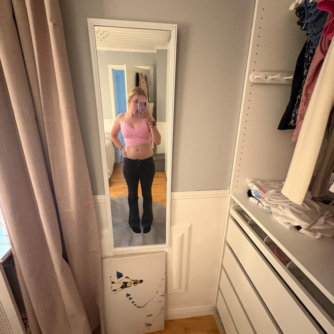 Rosa ribbad linnetopp med spets