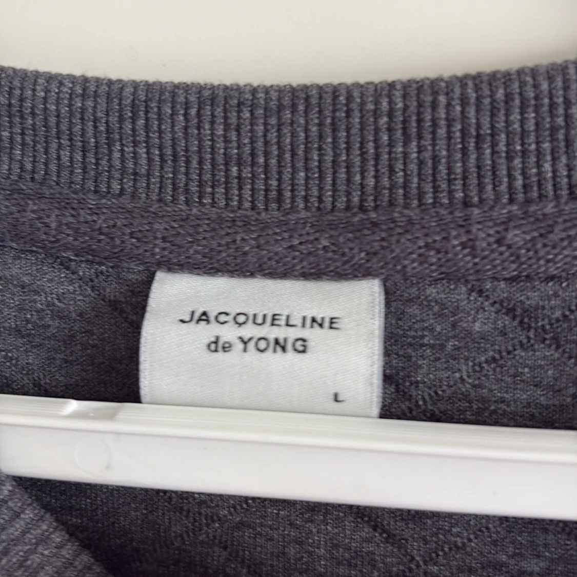 Mörkgrå quiltad tröja Jacqueline de Yong - 1